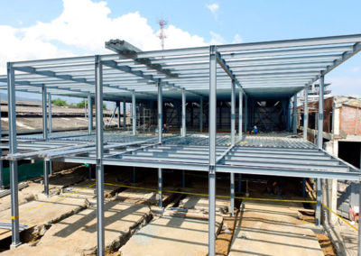 Dinissan Vardí – Bodega de 3 pisos para taller y almacenamiento de vehículos (Yumbo, Valle)